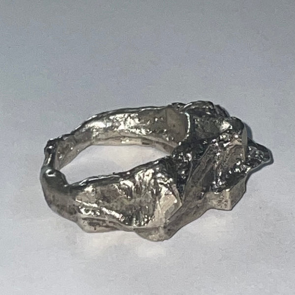 Neuf Ring